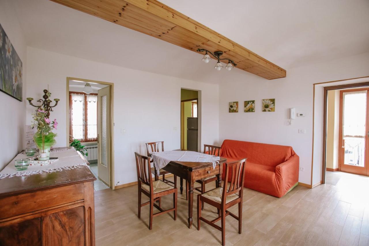 Ferienwohnung Il Pozzo Fiorito Cossombrato Exterior foto