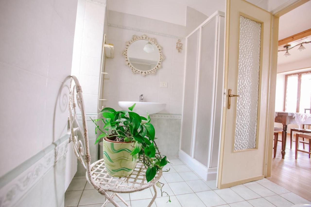 Ferienwohnung Il Pozzo Fiorito Cossombrato Exterior foto