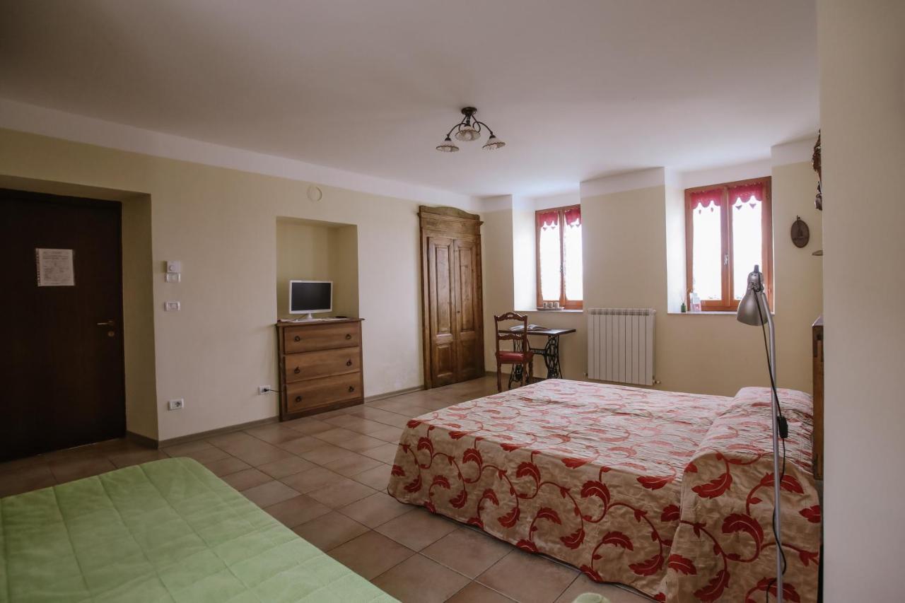 Ferienwohnung Il Pozzo Fiorito Cossombrato Exterior foto
