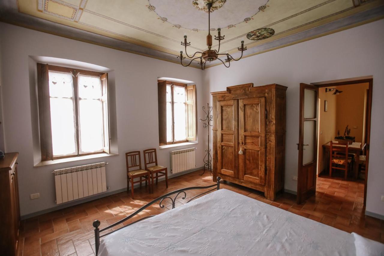 Ferienwohnung Il Pozzo Fiorito Cossombrato Exterior foto
