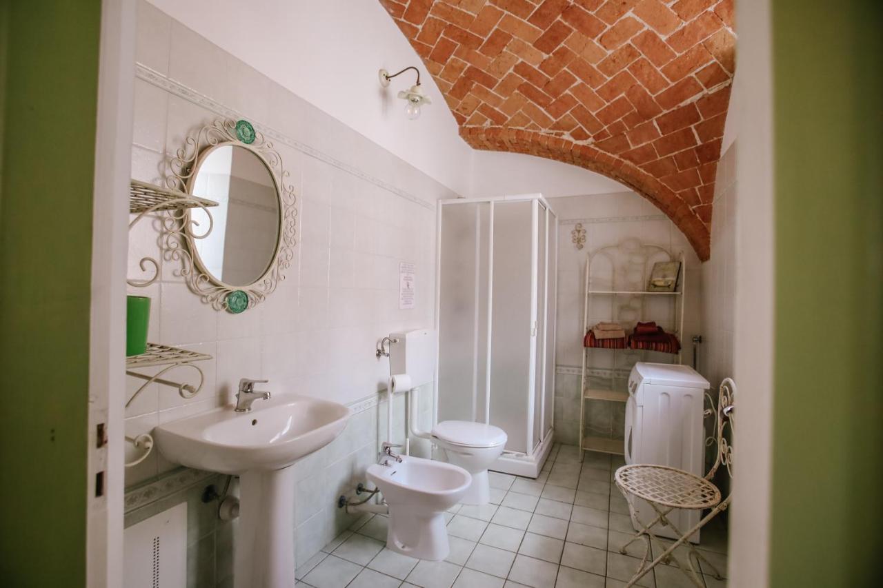Ferienwohnung Il Pozzo Fiorito Cossombrato Exterior foto