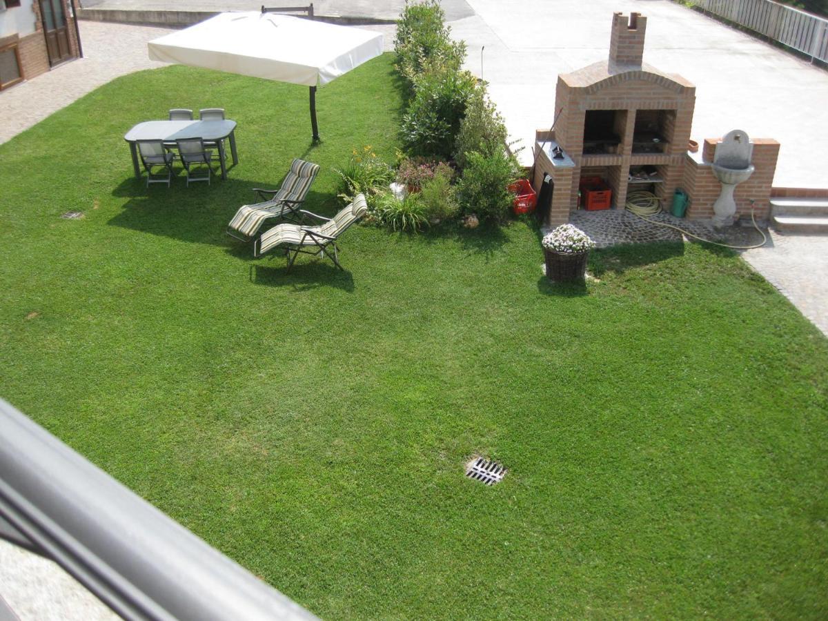 Ferienwohnung Il Pozzo Fiorito Cossombrato Exterior foto